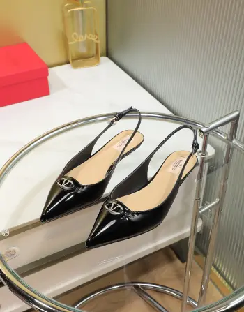 2 cm higher patent leather sandals Replica  Valentino Garavani Womens Sandals and Slides