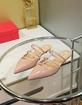 2 cm higher patent leather sandals Replica  Valentino Garavani Womens Sandals and Slides