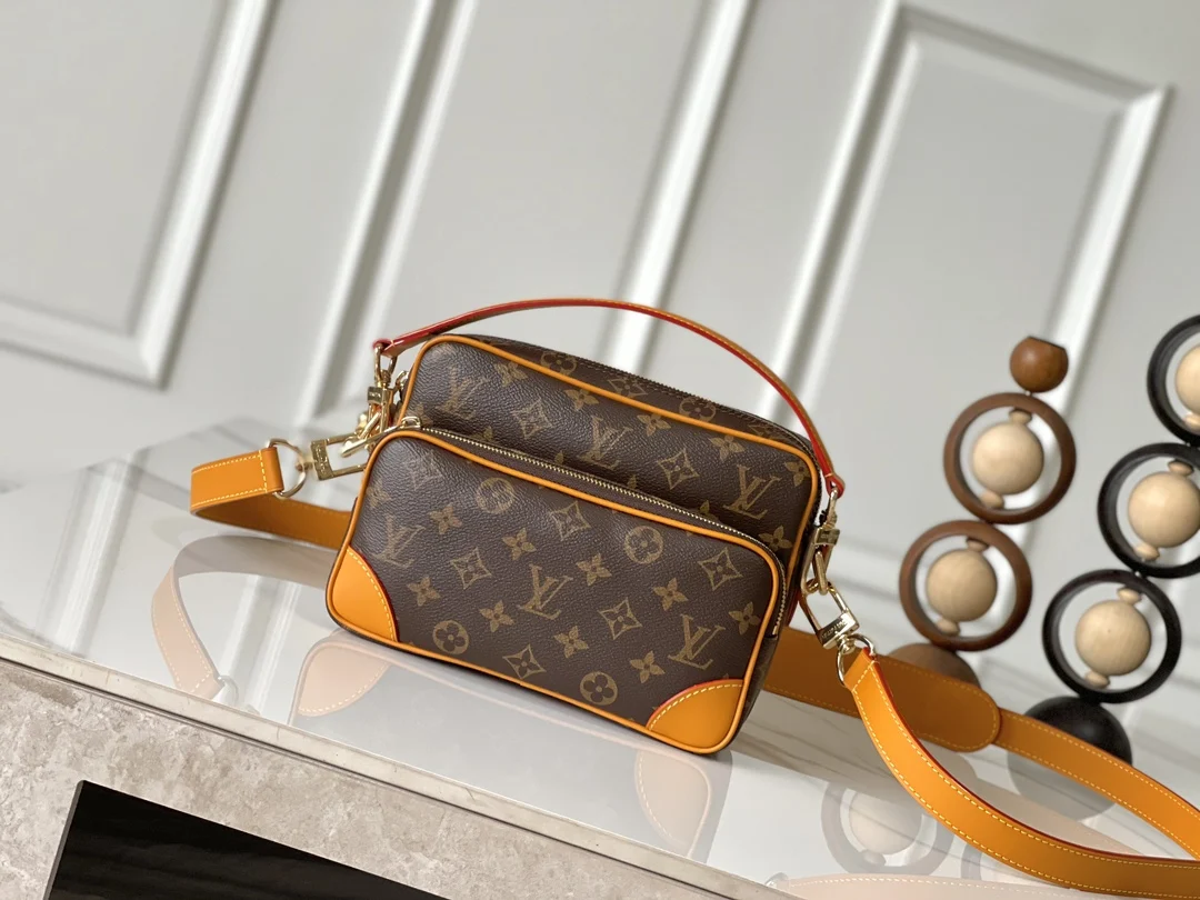 LV  M14016 涂层帆布邮差包 女士斜挎包