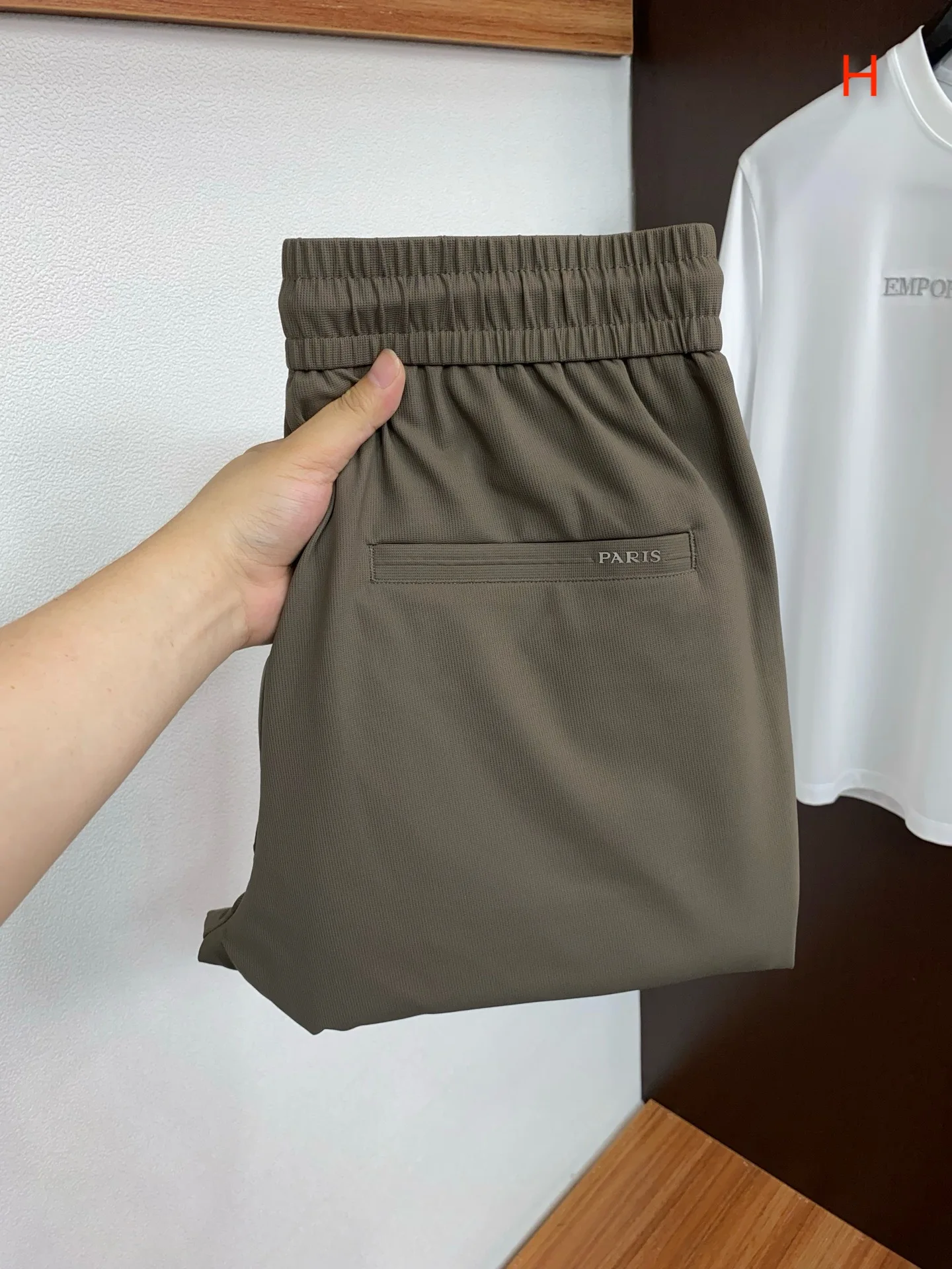 爱马仕 2026新品休闲定制纯棉混纺面料直筒休闲裤 爱马仕 2026新品休闲定制纯棉混纺面料直筒休闲裤