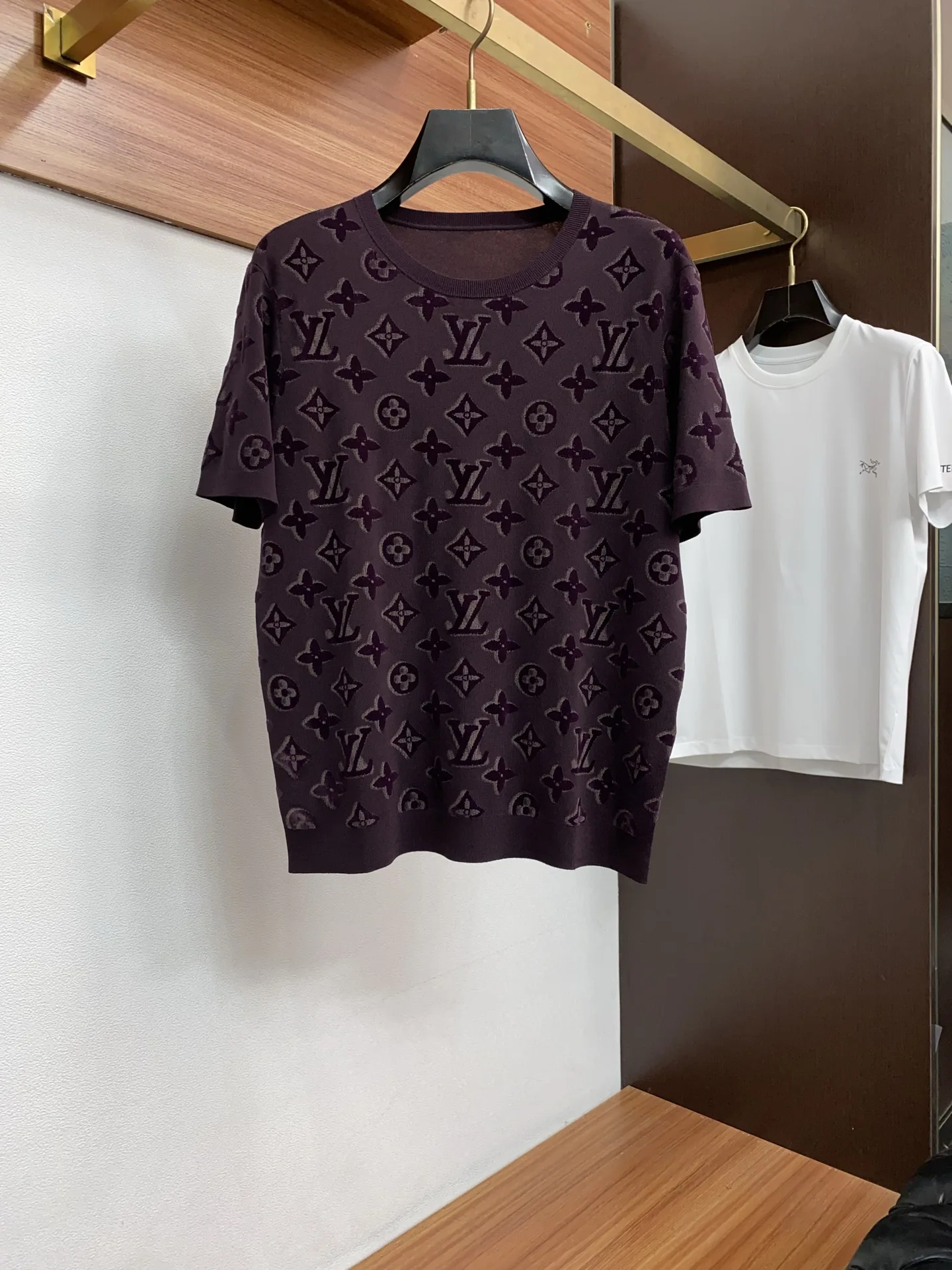 LV 2026新款男士高端简约圆领针织短袖T恤衫 LV 2026新款男士高端简约圆领针织短袖T恤衫