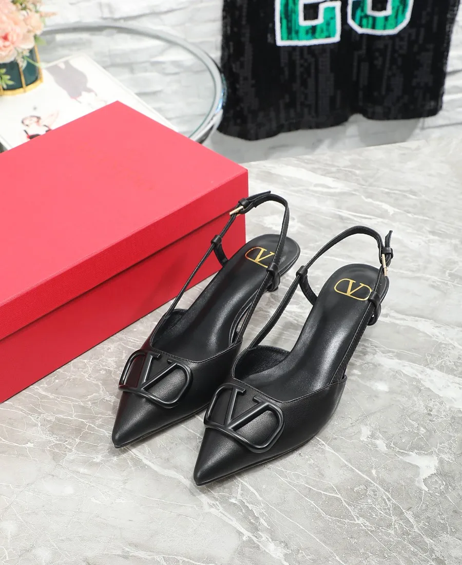 华伦天奴 跟高4厘米 经典后空凉鞋 华伦天奴 跟高4厘米 经典后空凉鞋