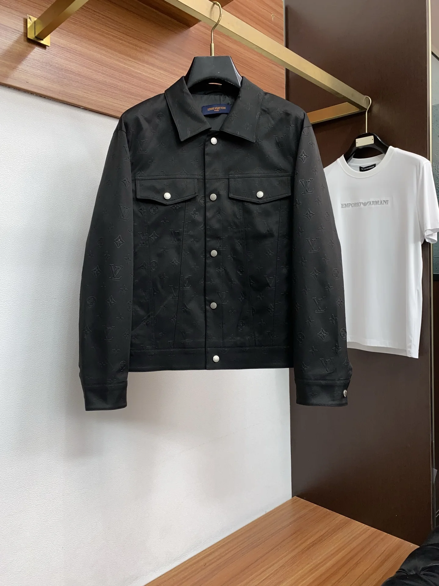 LV 2026新款男士休闲定制夹克外套 LV 2026新款男士休闲定制夹克外套