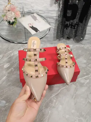 The leather sole can be customized P230. Replica  Valentino Garavani Womens Sandals and Slides