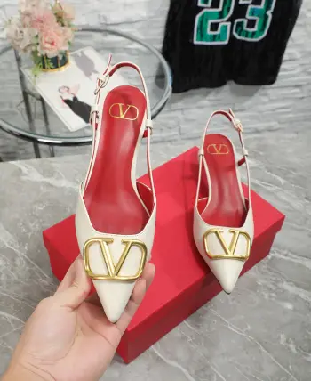 Heightened by 4 centimeters, classic backless sandals. Replica  Valentino Garavani Womens Sandals and Slides