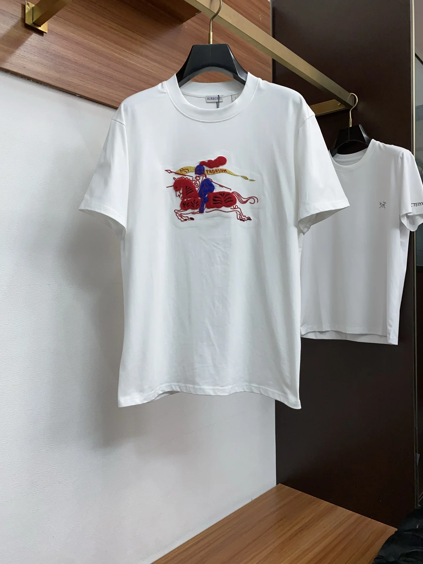 巴宝莉 新工艺logo纯棉质微阔版圆领男士短袖T恤