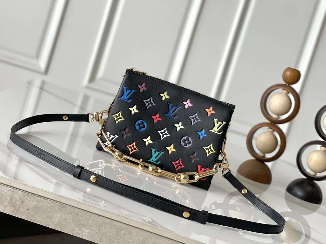 LV M13233 蓬松羊皮手袋 女士斜挎包 LV M13233 蓬松羊皮手袋 女士斜挎包