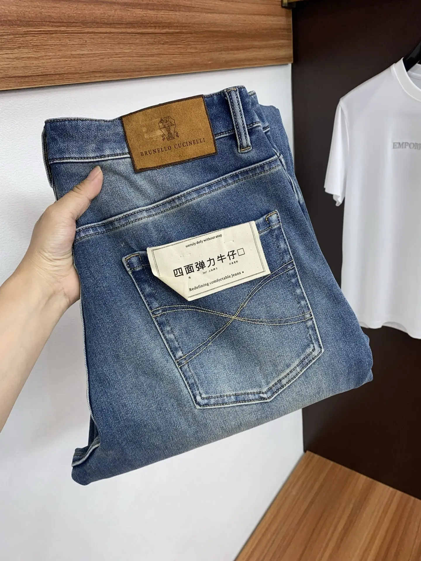 布鲁内洛库奇内利 2026早春最新款老钱风牛仔裤 布鲁内洛库奇内利 2026早春最新款老钱风牛仔裤