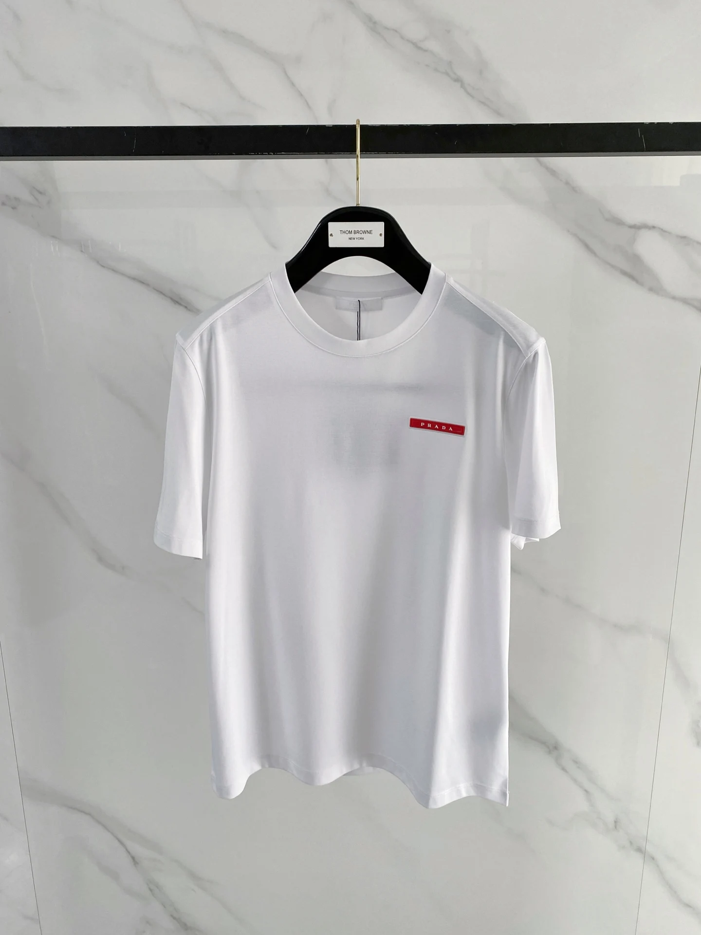 普拉达 最新款男士圆领短袖 普拉达 最新款男士圆领短袖