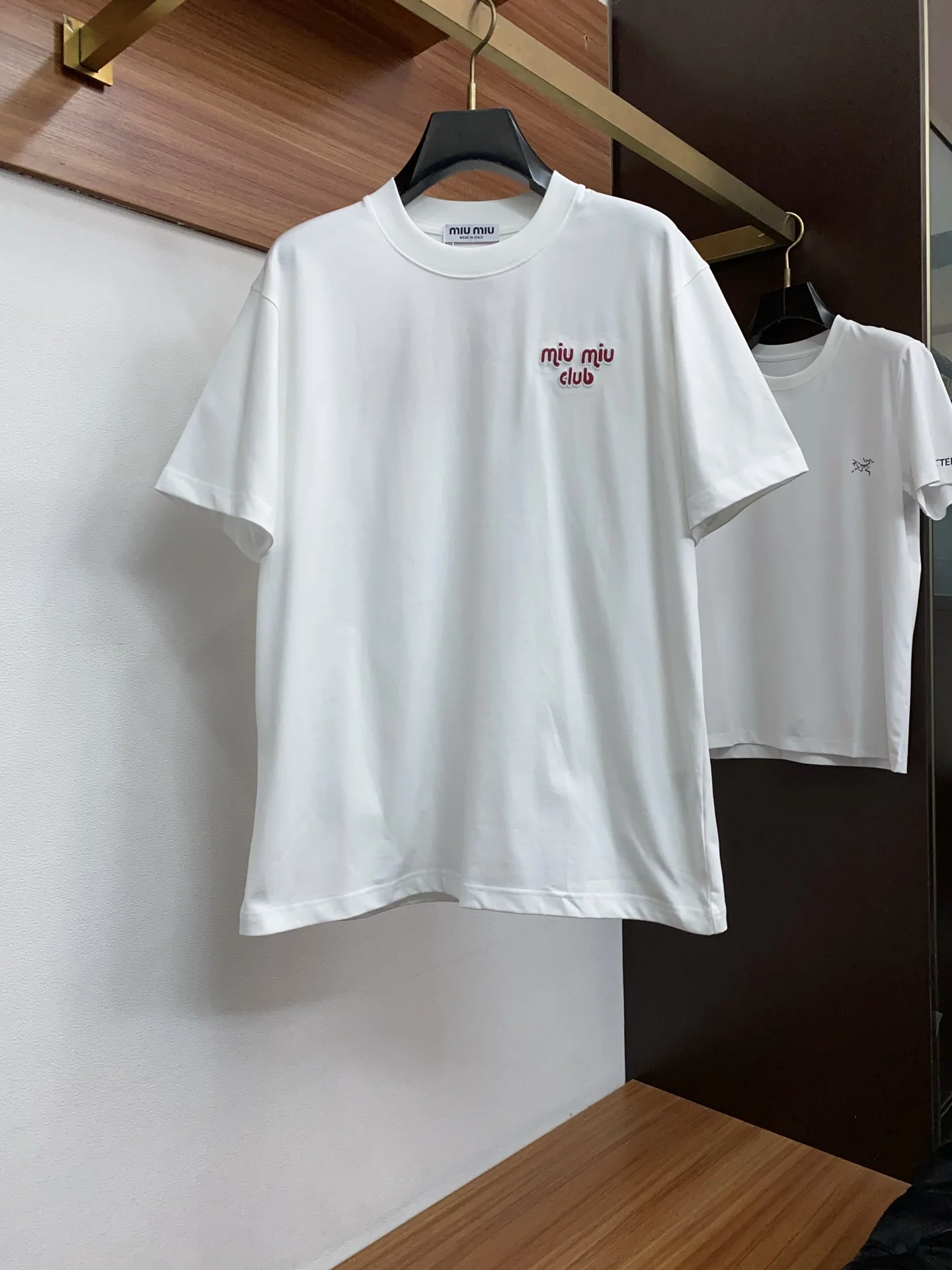 缪缪 圆领男士短袖T恤