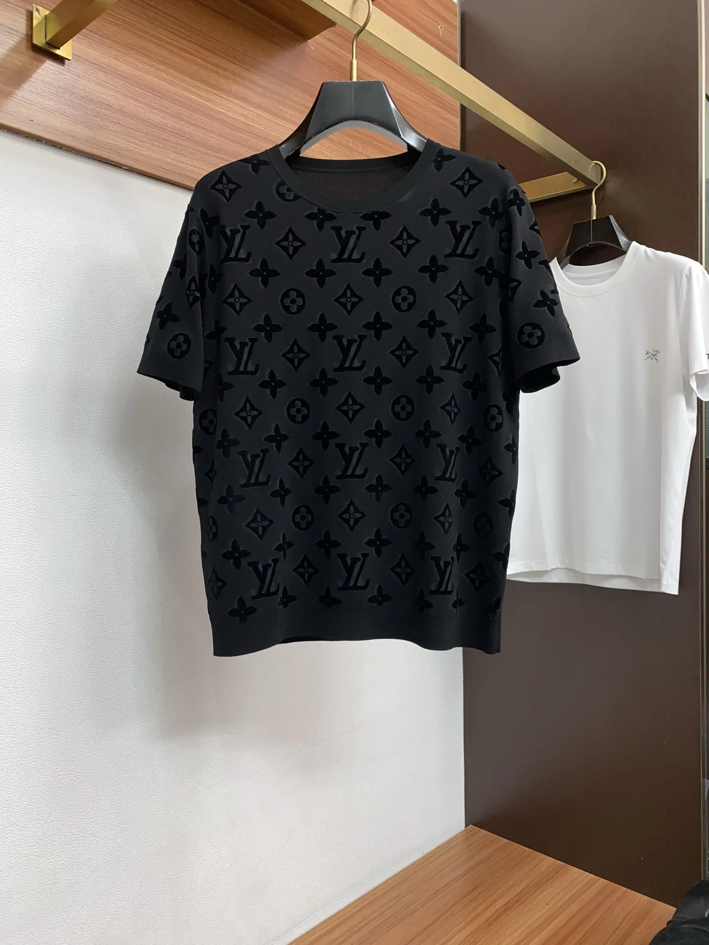 LV 新工艺logo纯棉质微阔版圆领男士短袖T恤 LV 新工艺logo纯棉质微阔版圆领男士短袖T恤