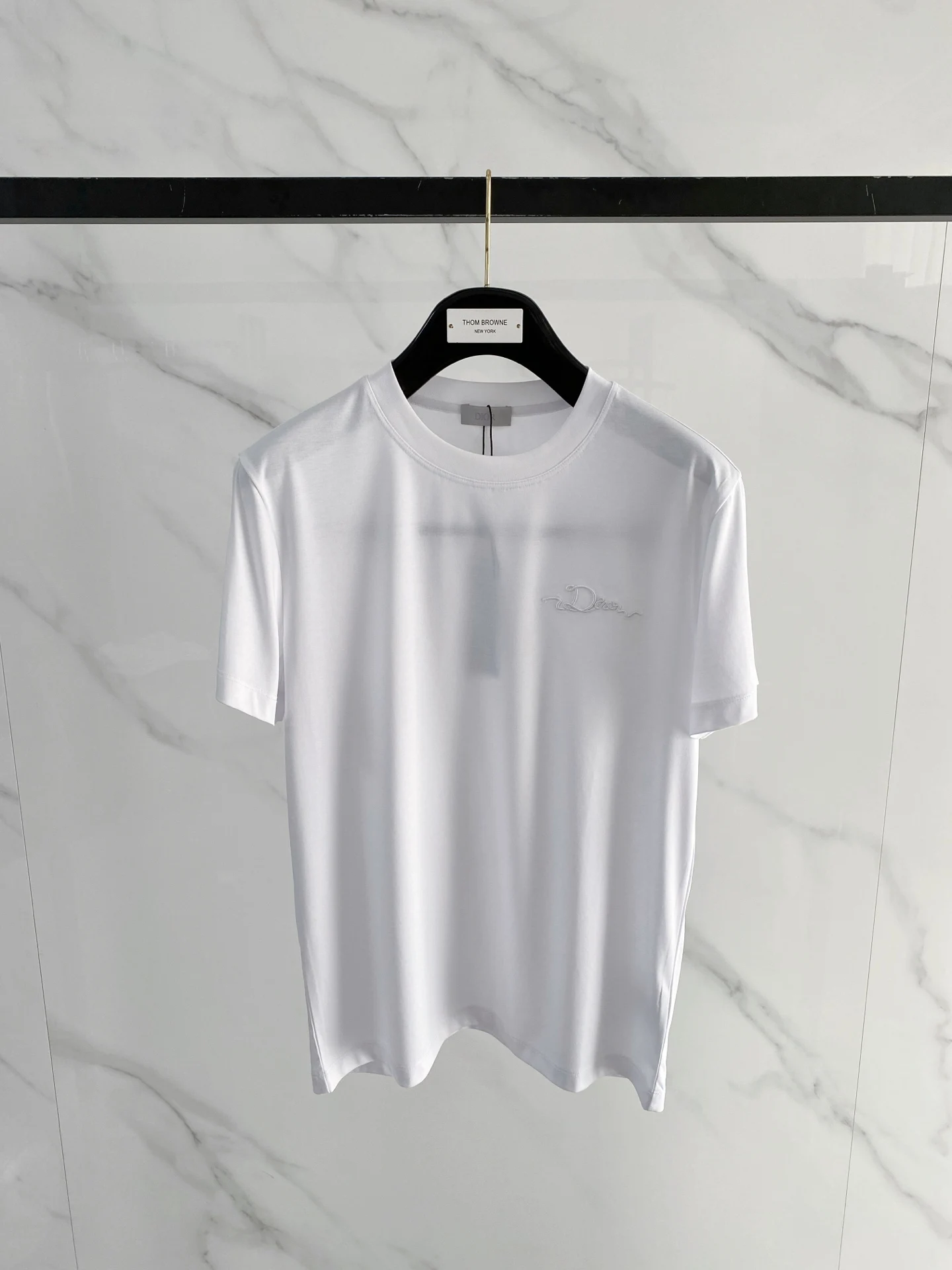 迪奥 最新款男士圆领短袖 迪奥 最新款男士圆领短袖