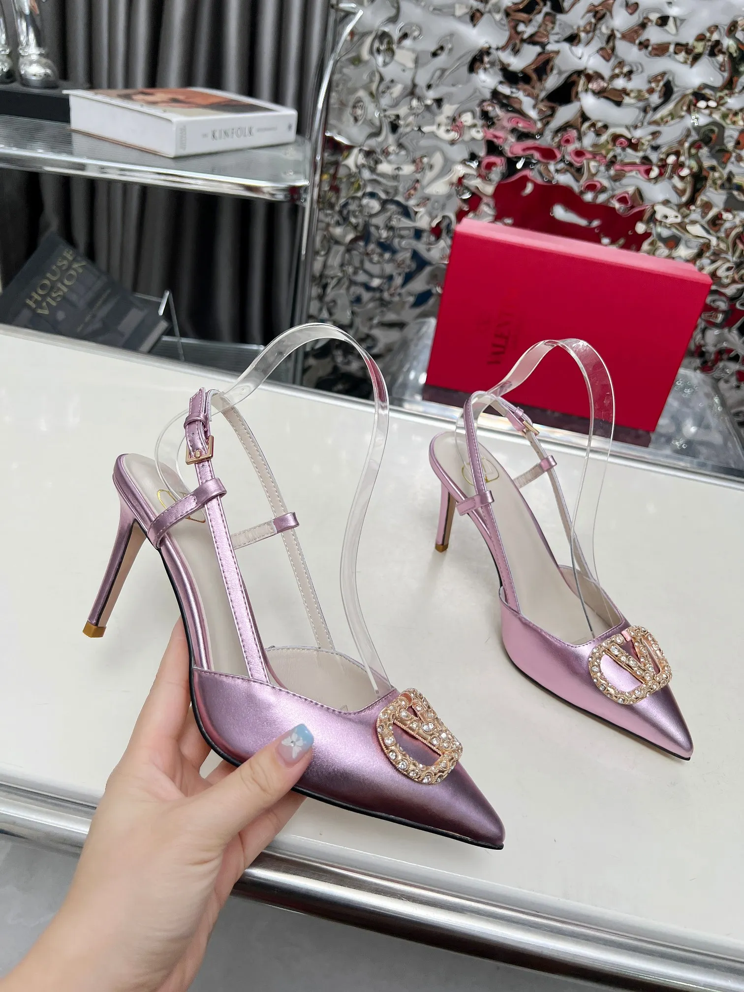 华伦天奴 配钻凉鞋8厘米 时装高跟鞋