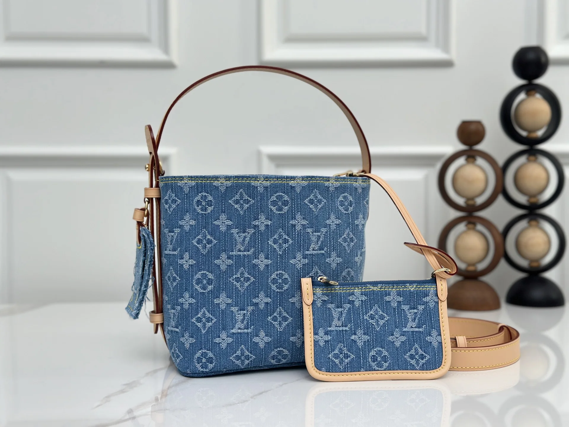 LV M28107 丹宁牛仔水桶包 女士单肩包 LV M28107 丹宁牛仔水桶包 女士单肩包