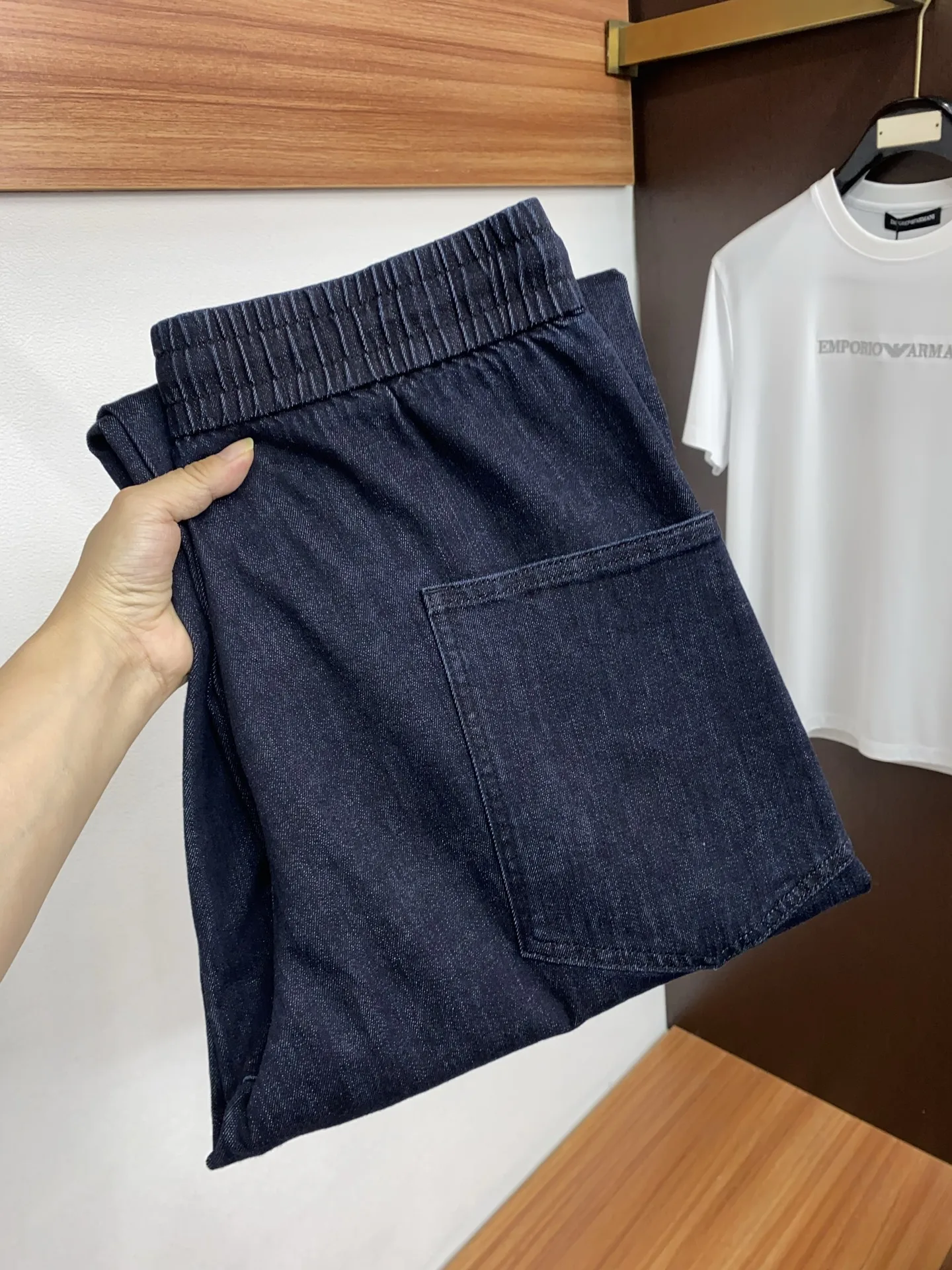 巴黎世家 2026新品休闲单宁面料老风阔腿弯刀休闲裤 巴黎世家 2026新品休闲单宁面料老风阔腿弯刀休闲裤