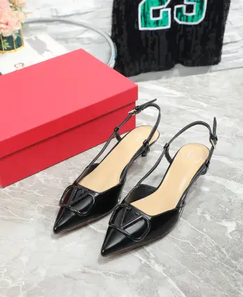 Heightened by 4 centimeters, classic backless sandals. Replica  Valentino Garavani Womens Sandals and Slides