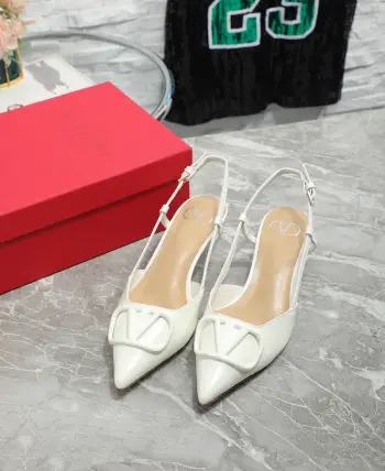 Heightened by 4 centimeters, classic backless sandals. Replica  Valentino Garavani Womens Sandals and Slides