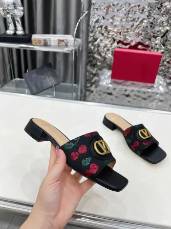 2厘米粗跟新款凉拖鞋 高仿华伦天奴女士凉鞋/拖鞋