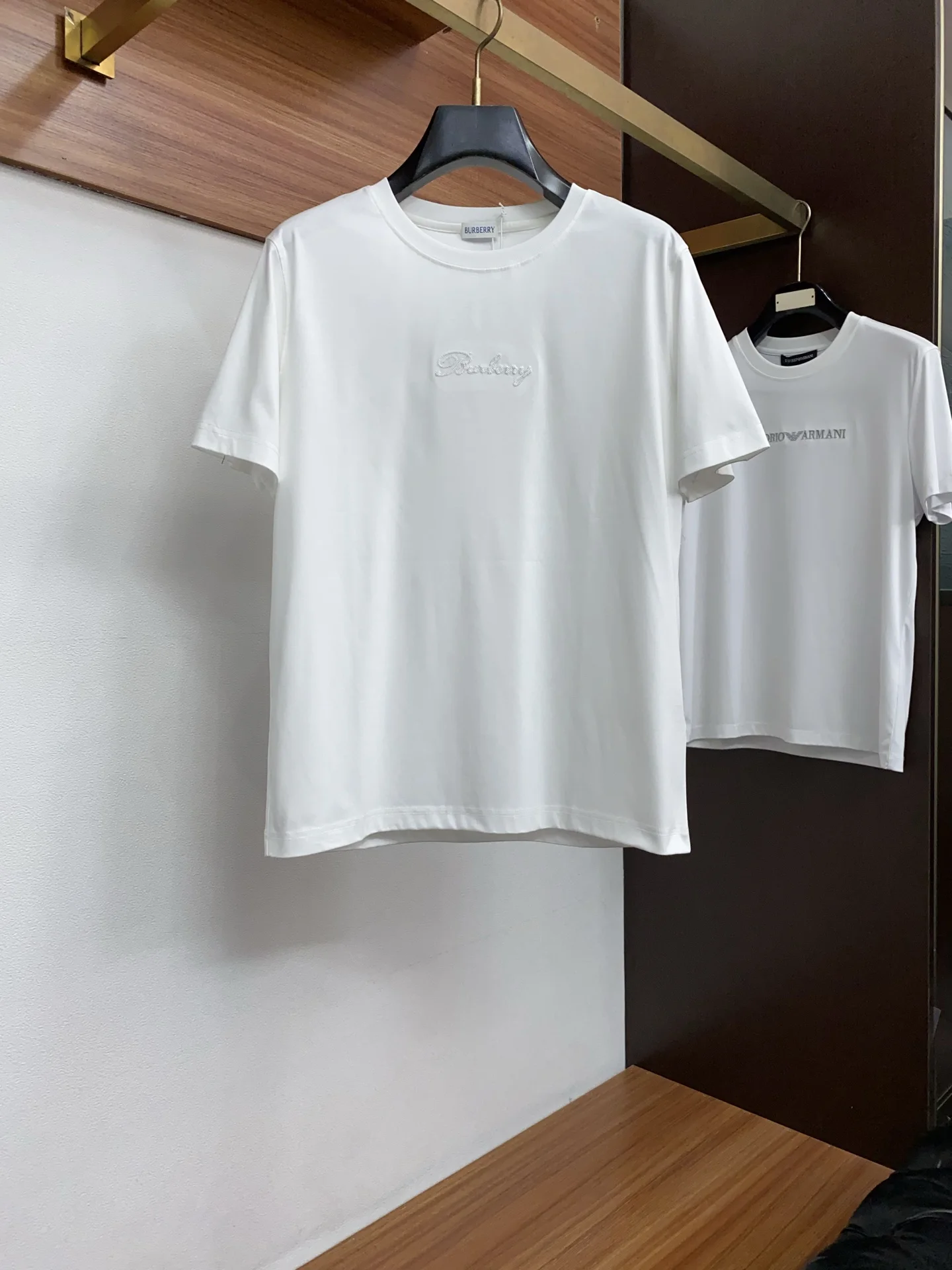 巴宝莉 2026新款短袖 巴宝莉 2026新款短袖