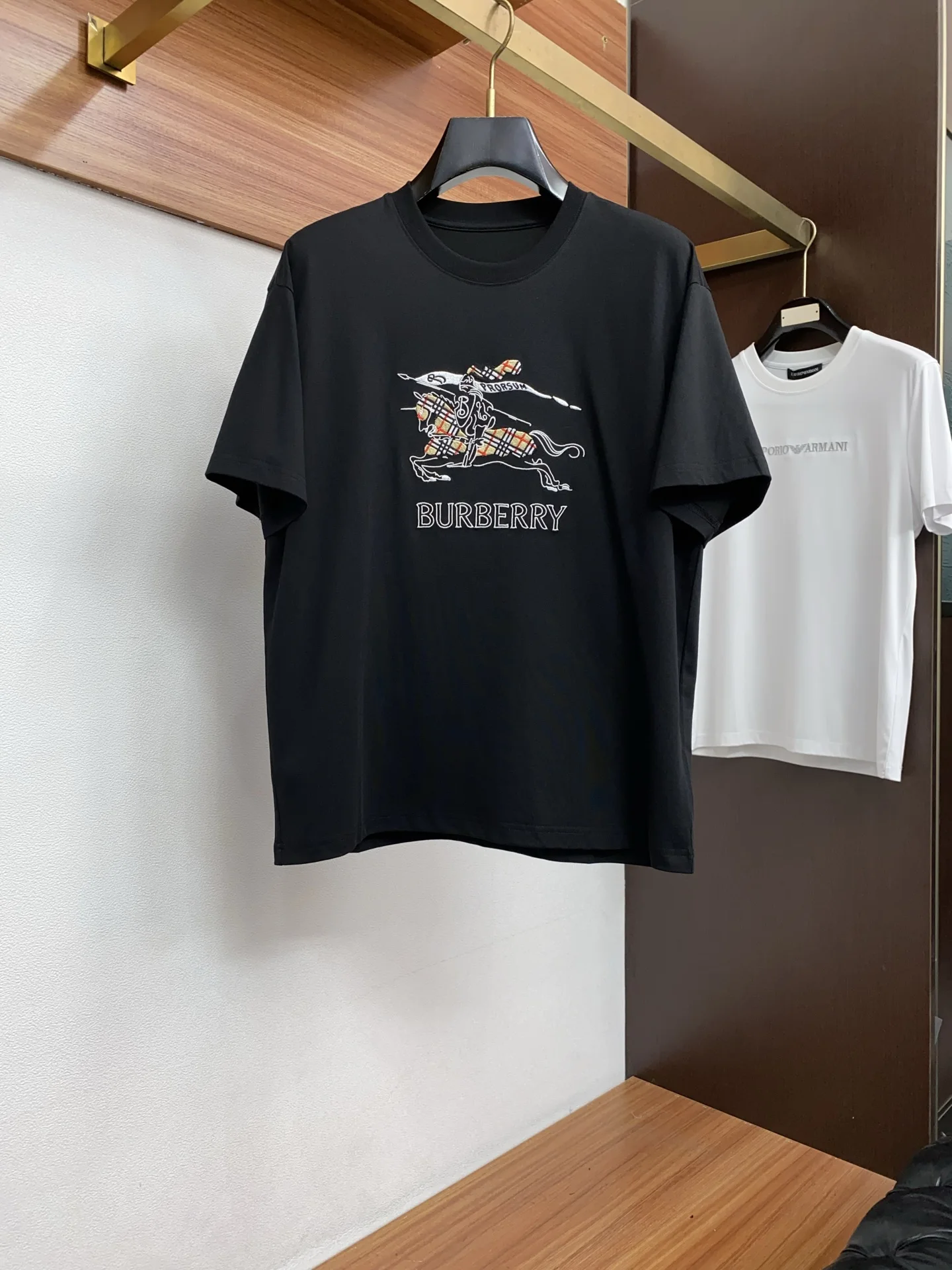 巴宝莉 新工艺logo纯棉质微阔版圆领男士短袖T恤