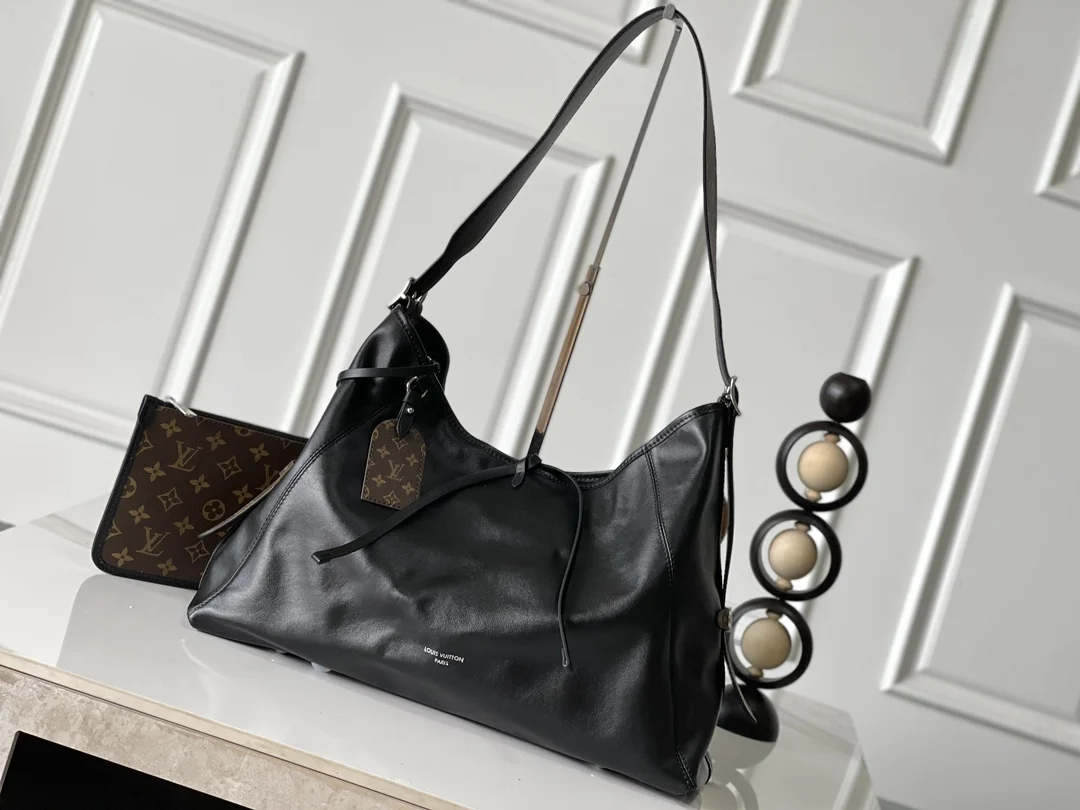 LV M25143 羊皮革中号手袋 单肩包