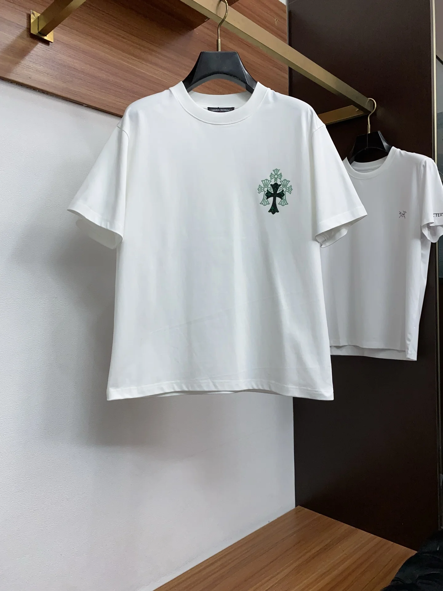 克罗心 新工艺logo纯棉质微阔版圆领男士短袖T恤 克罗心 新工艺logo纯棉质微阔版圆领男士短袖T恤