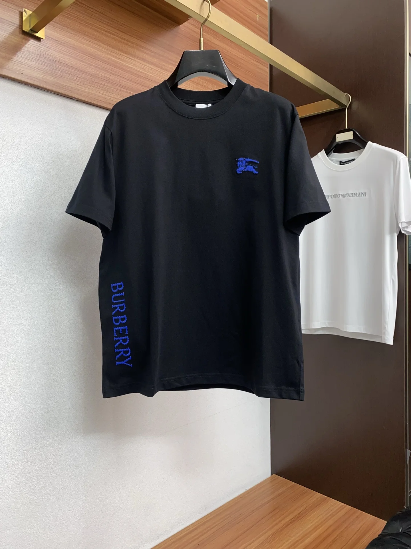 巴宝莉 圆领男士短袖T恤 巴宝莉 圆领男士短袖T恤