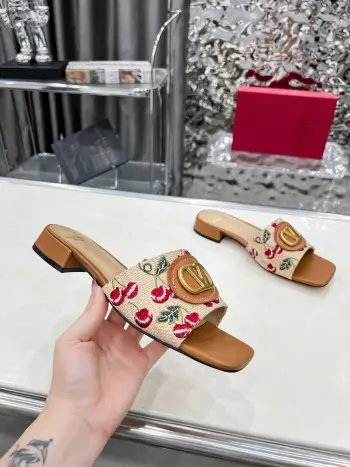 2厘米粗跟新款凉拖鞋 高仿华伦天奴女士凉鞋/拖鞋
