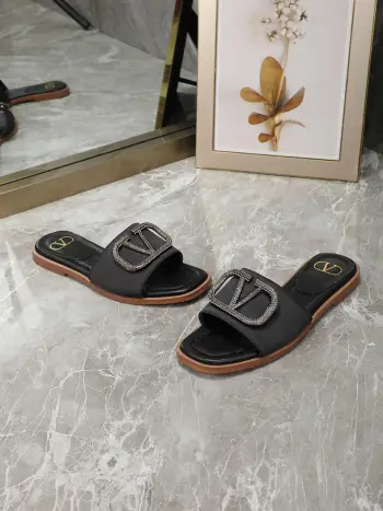 New style slippers available in multiple colors. Replica  Valentino Garavani Womens Sandals and Slides