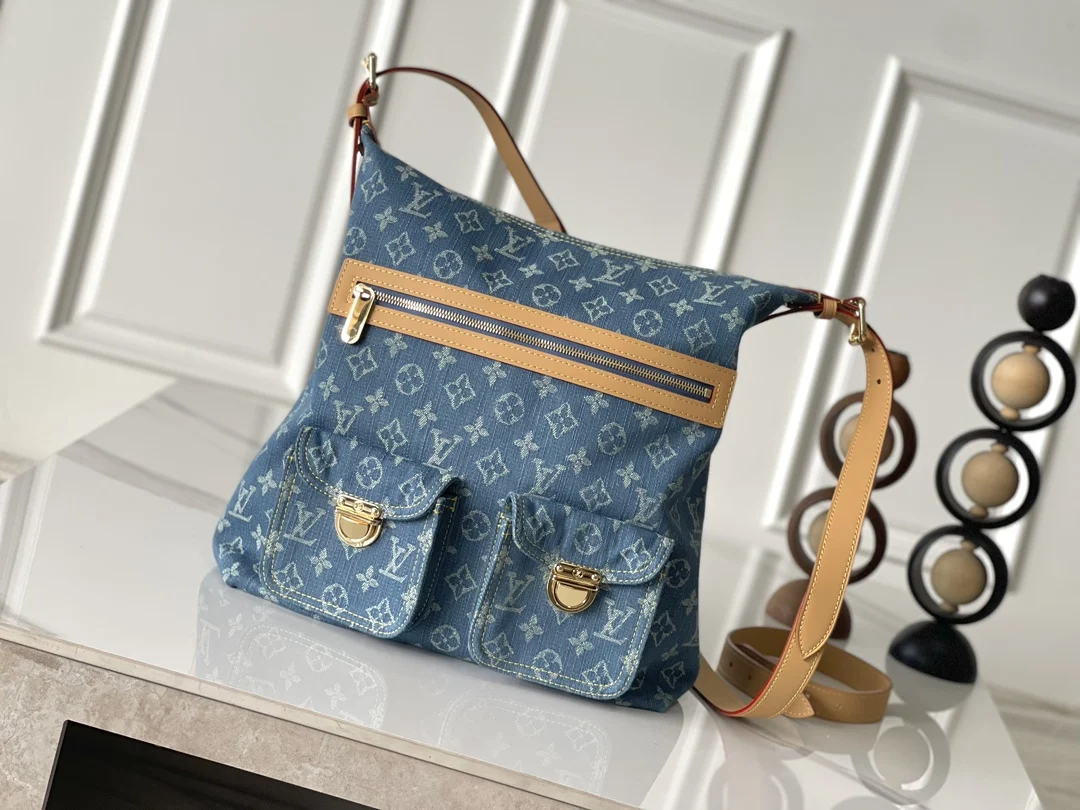 LV M95048 大号中古紫色包 女士斜挎包 LV M95048 大号中古紫色包 女士斜挎包