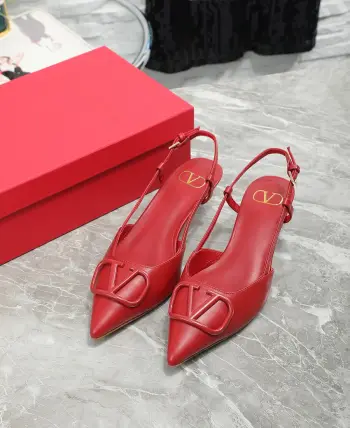 Heightened by 4 centimeters, classic backless sandals. Replica  Valentino Garavani Womens Sandals and Slides