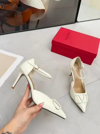 Big V letter buckle spring single shoes sandals Replica  Valentino Garavani Womens Sandals and Slides