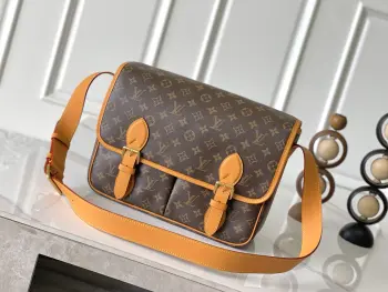 M14723 Canvas and Cowhide Messenger Bag Men s Crossbody Bag Replica Louis Vuitton mens bags