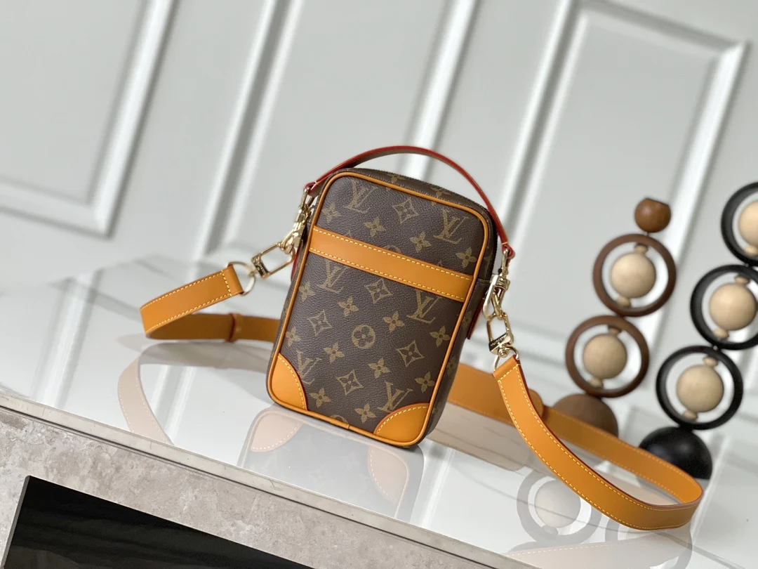 LV M14013 涂层帆布邮差包 女士斜挎包
