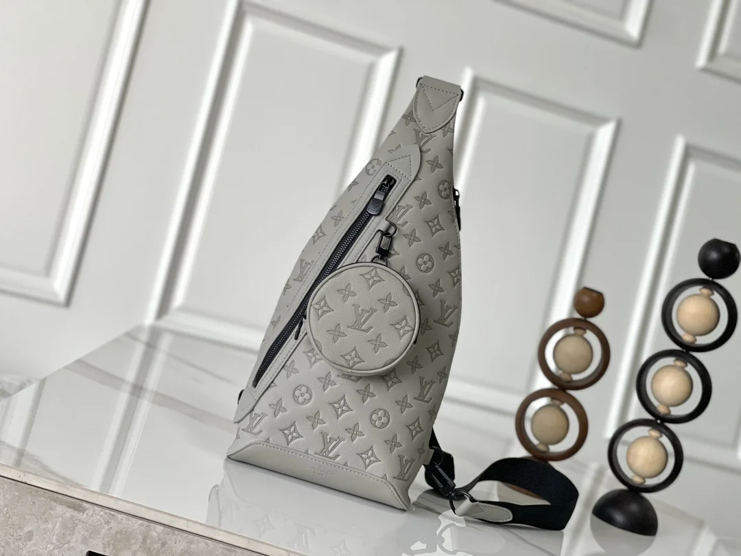 LV M14916 全皮压花胸包 胸包 LV M14916 全皮压花胸包 胸包