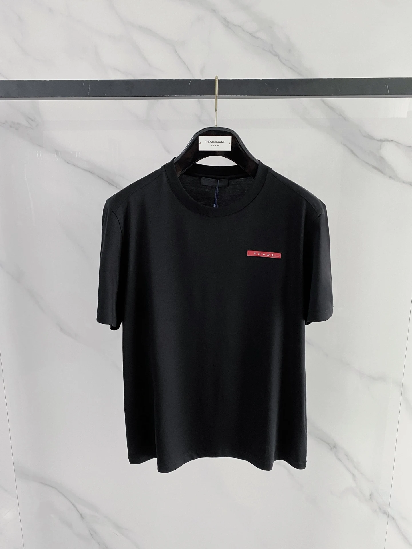 普拉达 最新款男士圆领短袖 普拉达 最新款男士圆领短袖