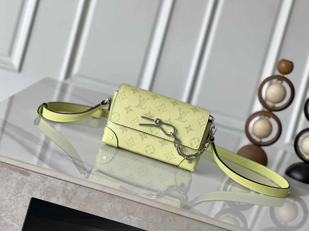 LV M14117 涂层帆布邮差包男士斜挎包 LV M14117 涂层帆布邮差包男士斜挎包