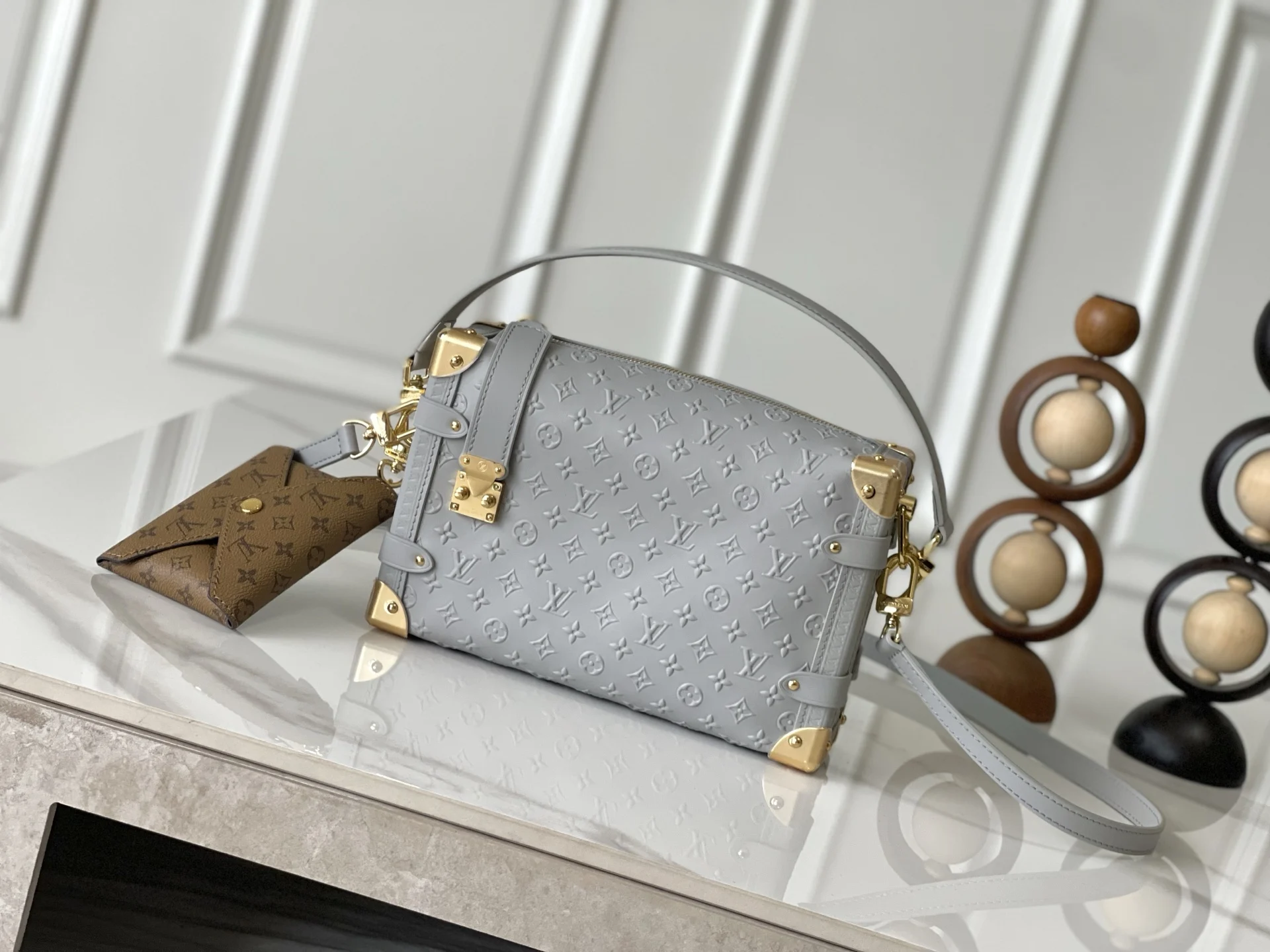 LV M25602 中号牛皮手袋 女士斜挎包 LV M25602 中号牛皮手袋 女士斜挎包