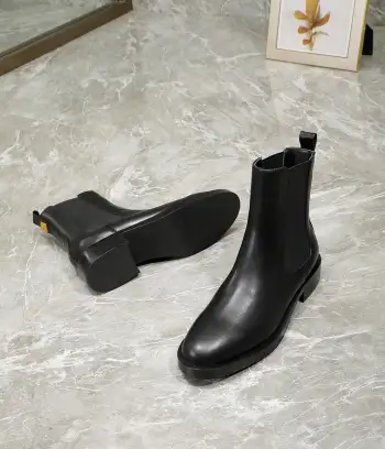 新款经典松紧短靴 高仿华伦天奴女士靴子