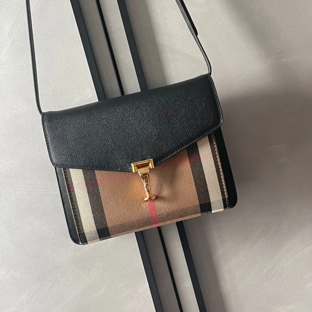 巴宝莉 格纹斜背包 女士斜挎包 巴宝莉 格纹斜背包 女士斜挎包
