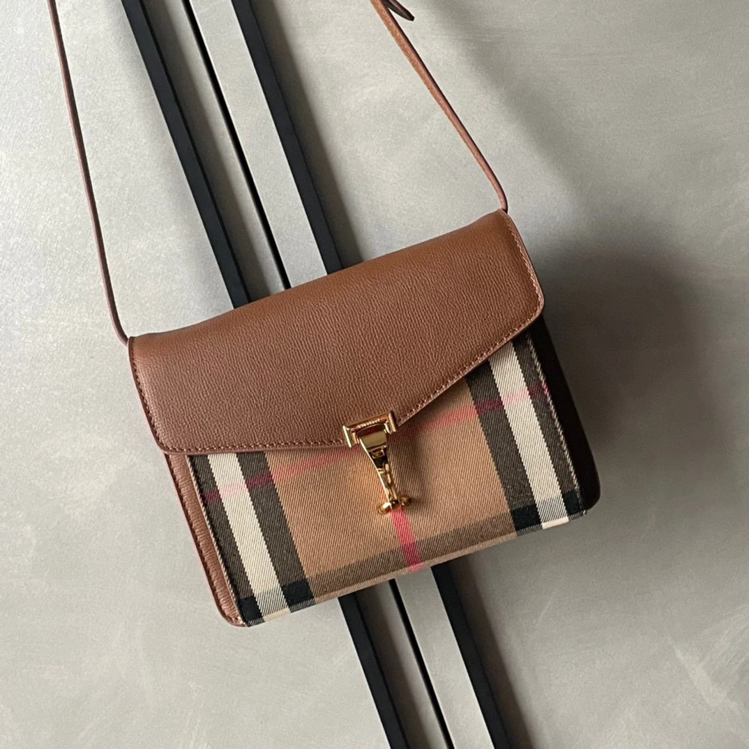 巴宝莉 格纹斜背包 女士斜挎包 巴宝莉 格纹斜背包 女士斜挎包