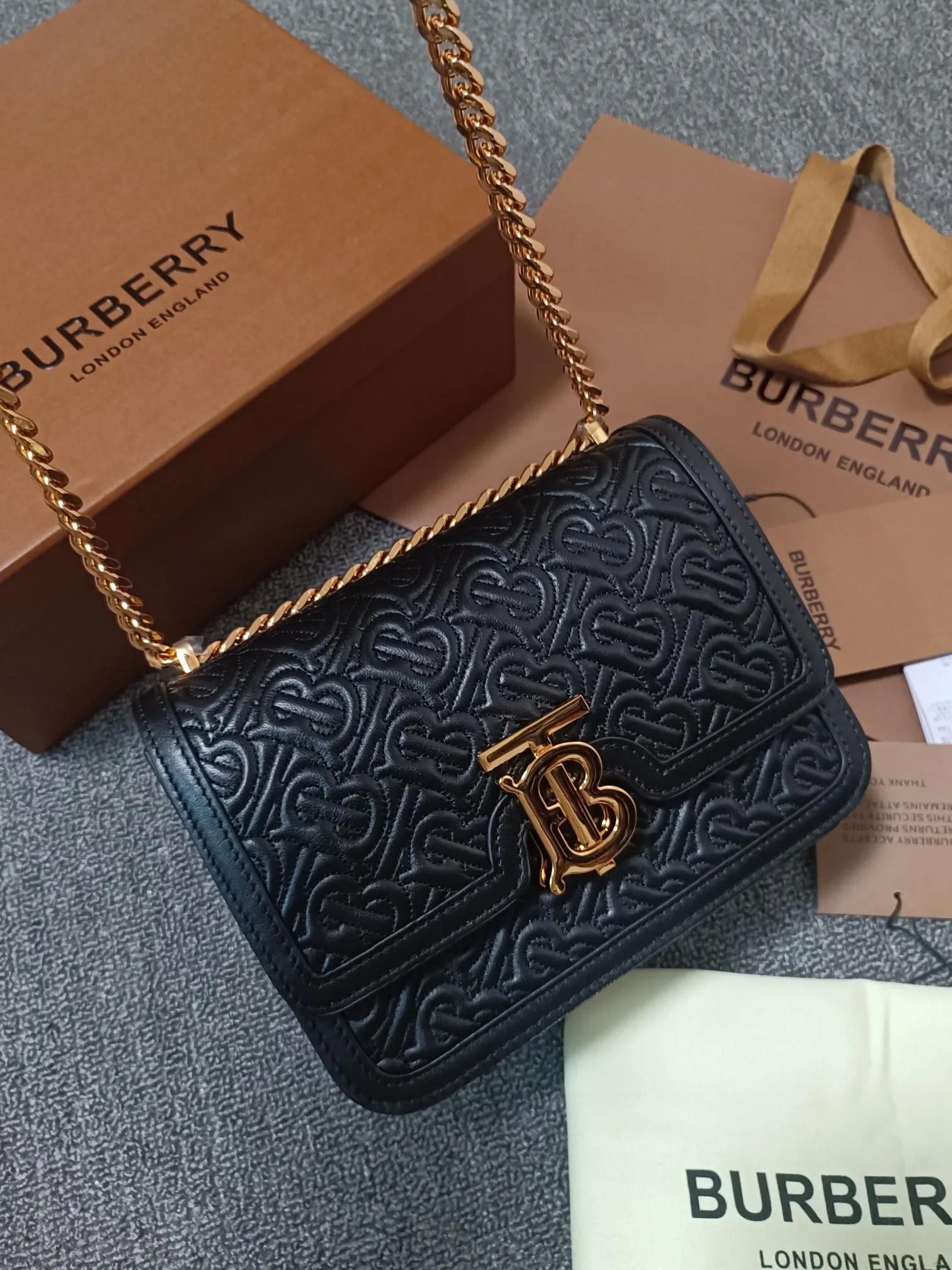 巴宝莉 90226 专属标识锁扣包 女士斜挎包