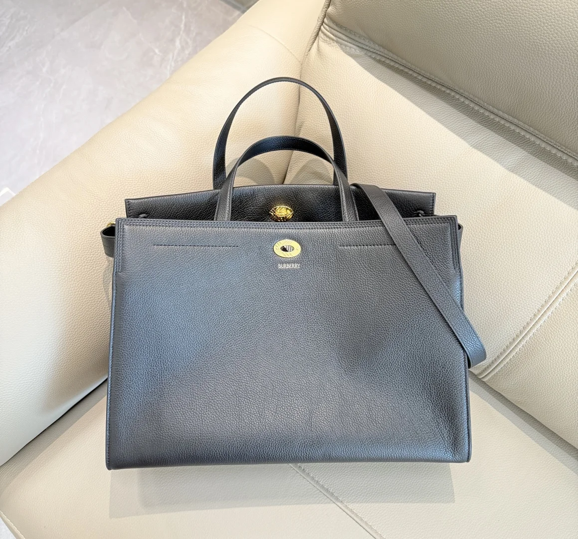 Burberry 3371 Italian Imported Grained Calfskin Tote Bag Women s Crossbody Bag Burberry 3371 Italian Imported Grained Calfskin Tote Bag Women s Crossbody Bag