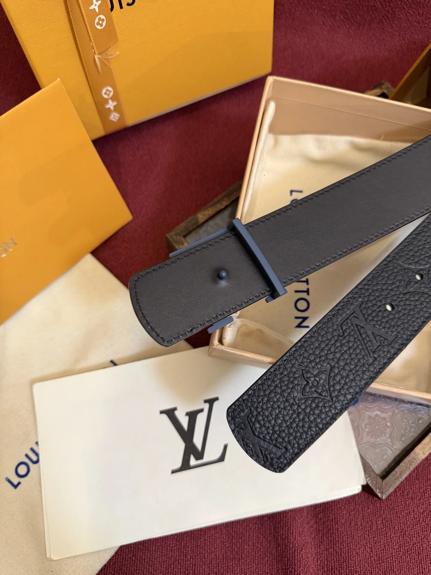 LV 经典金属铜扣双面腰带