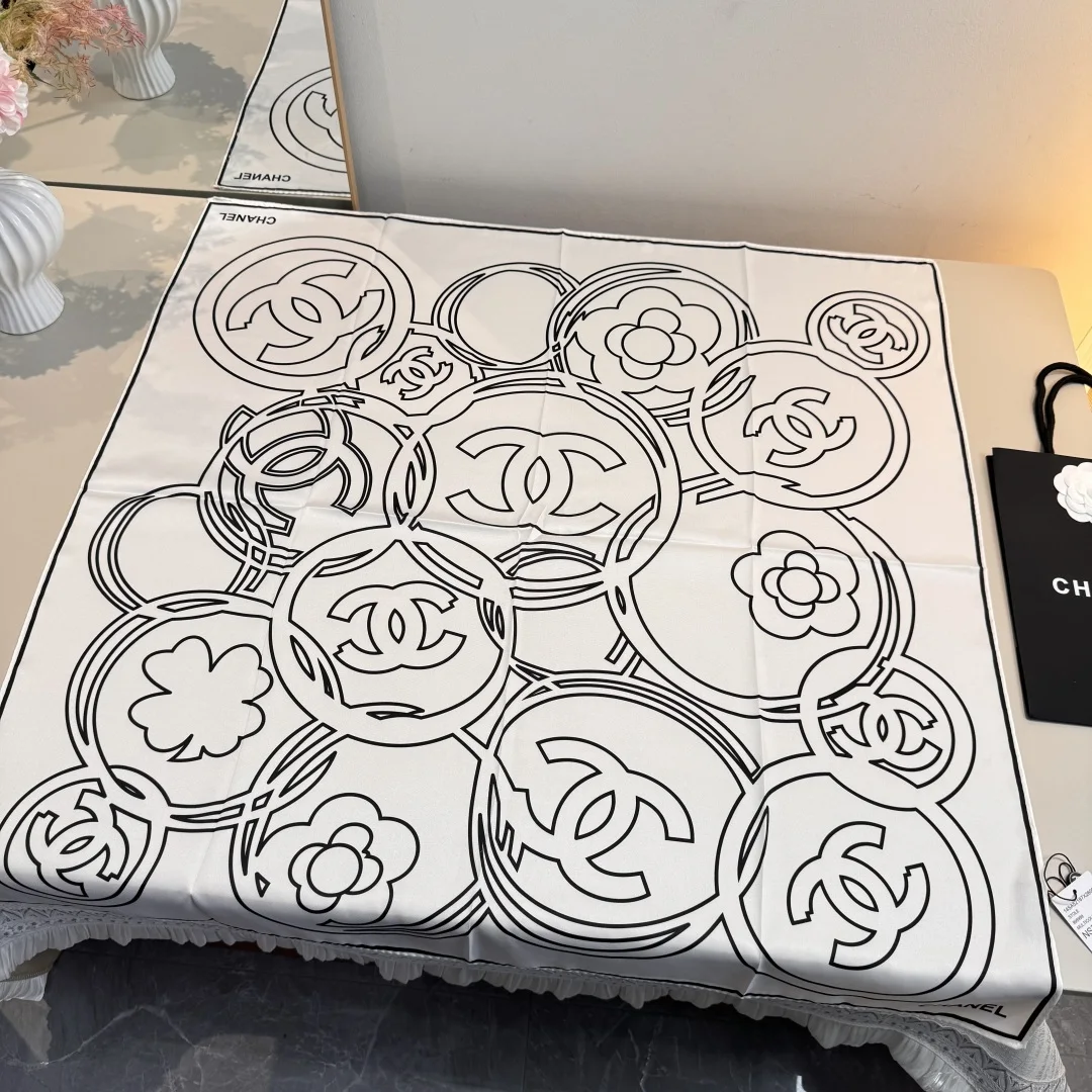 Chanel Reliant on printed silk scarves Chanel Reliant on printed silk scarves