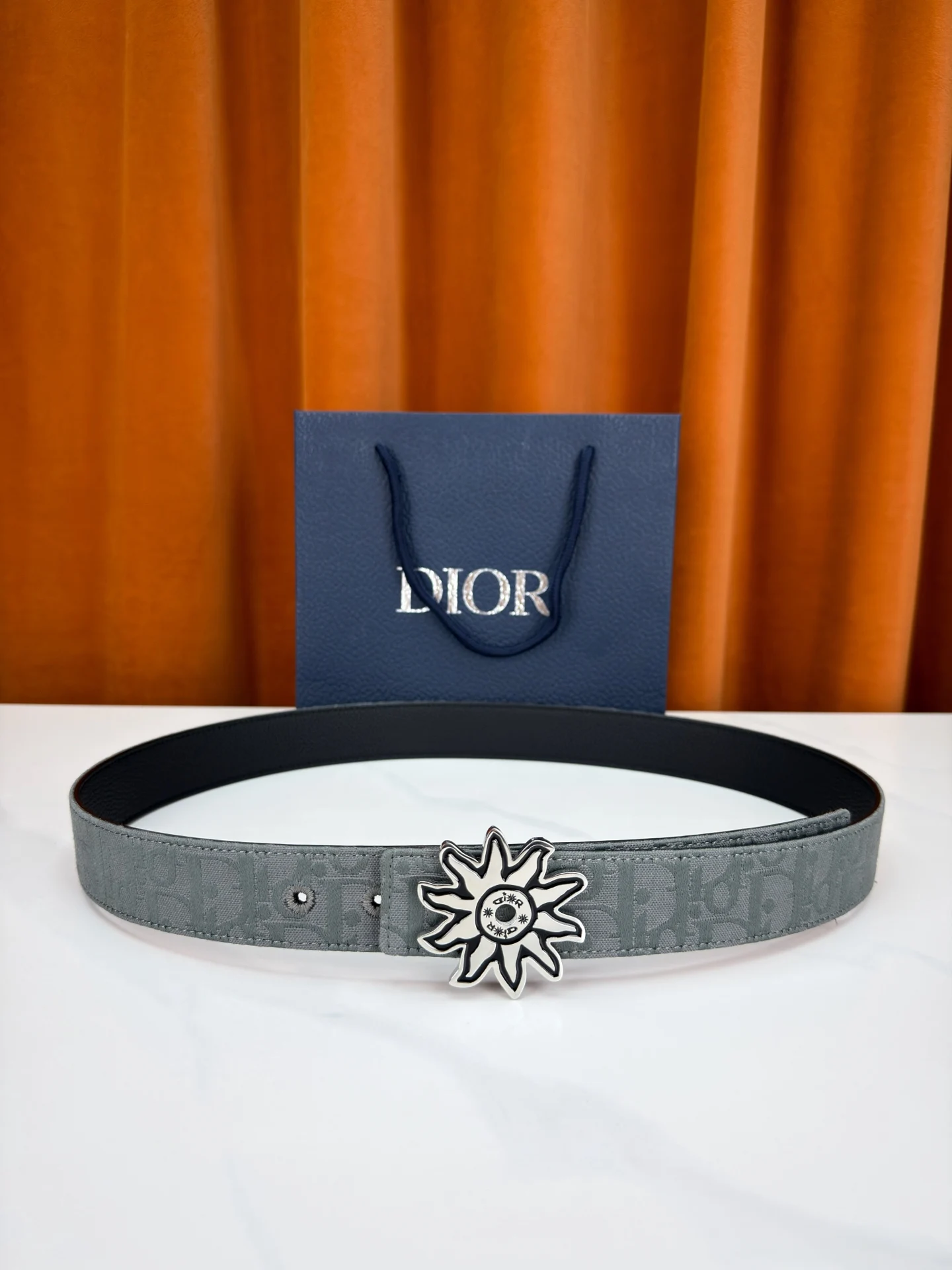 迪奥 经典金属铜扣双面腰带 迪奥 经典金属铜扣双面腰带