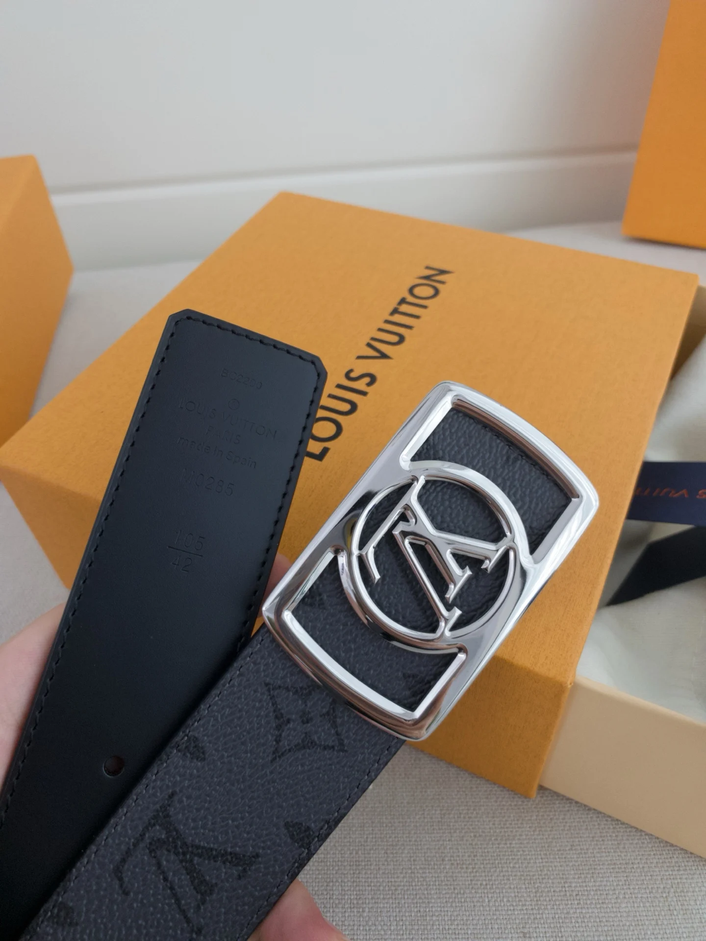 LV 经典系列新品牛皮腰带