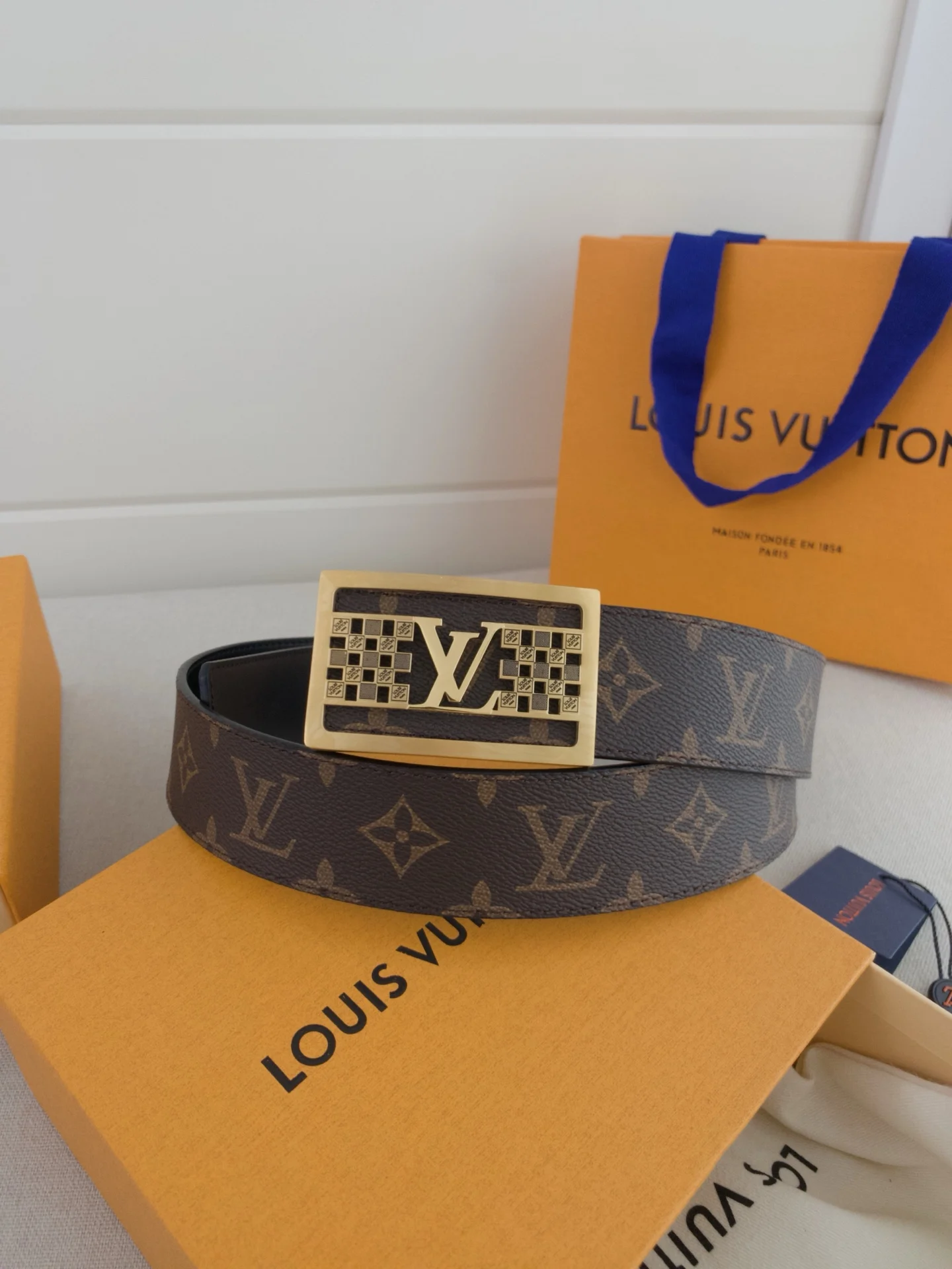 LV 经典系列新品牛皮腰带