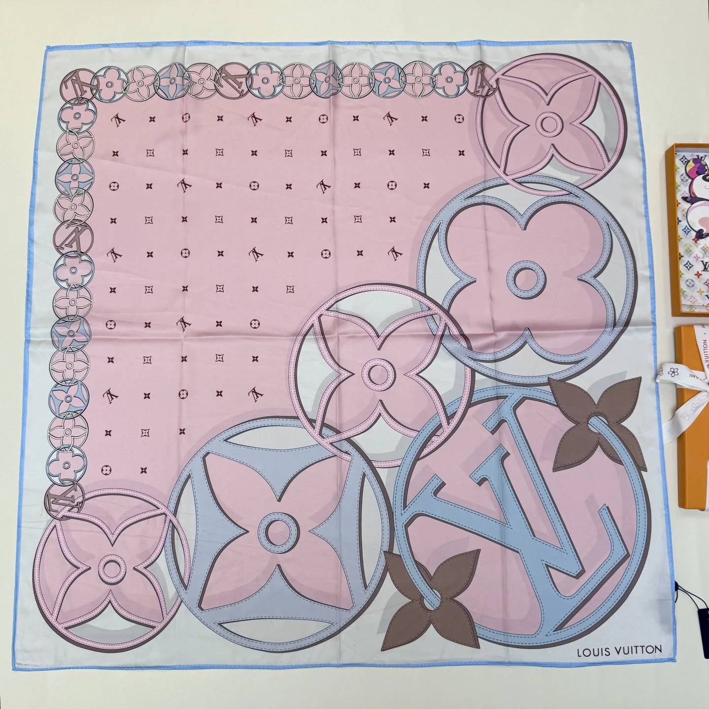 Louis Vuitton Patterned silk scarf Louis Vuitton Patterned silk scarf