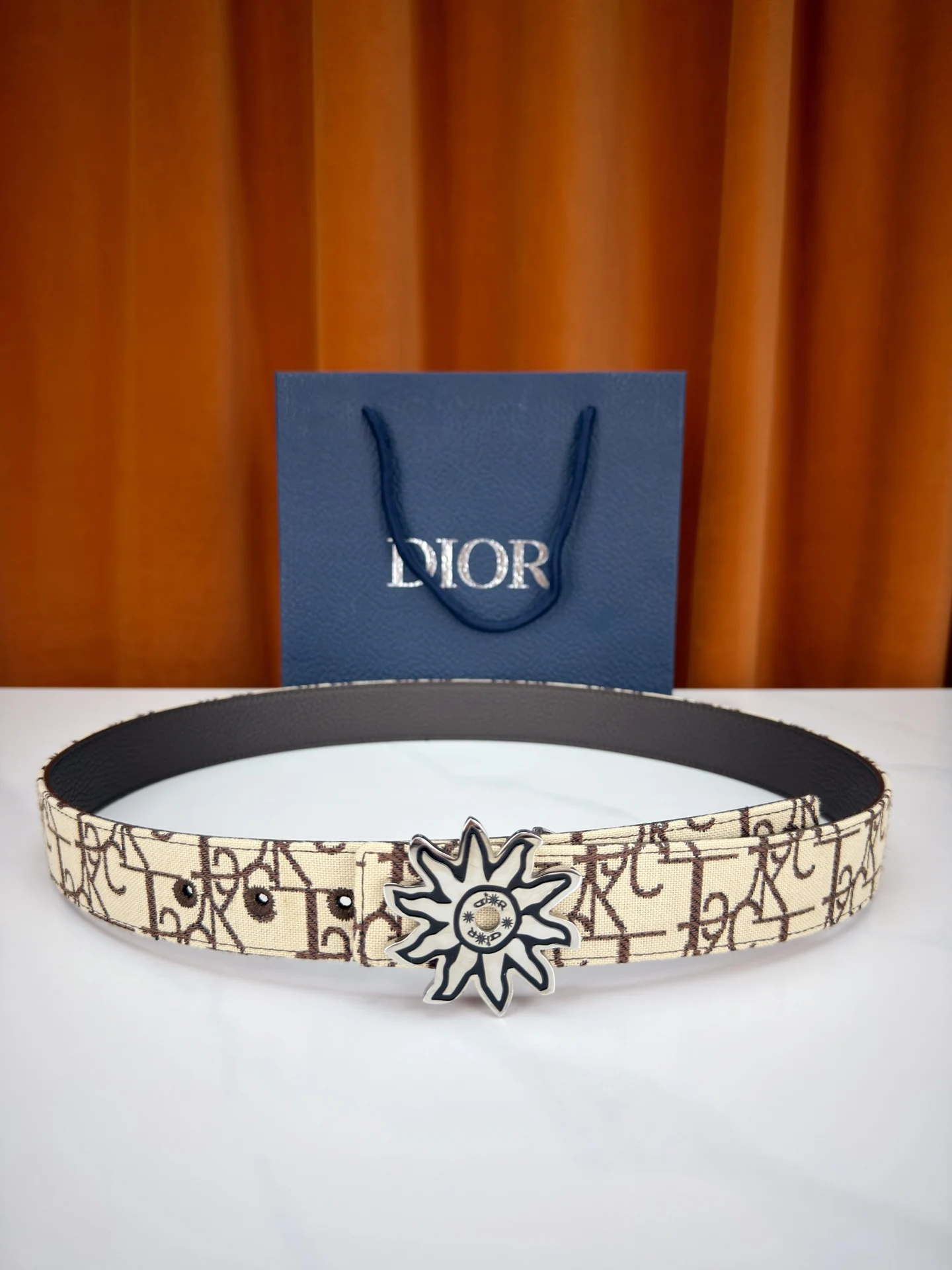 迪奥 经典金属铜扣双面腰带 迪奥 经典金属铜扣双面腰带